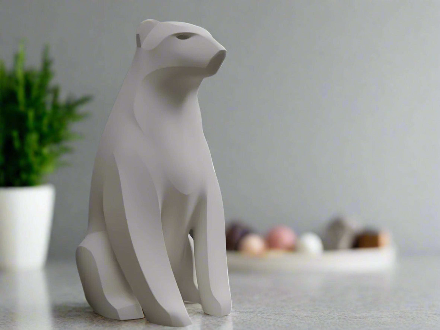 Polar Bear – Arctic-Themed Decorative Sculpture