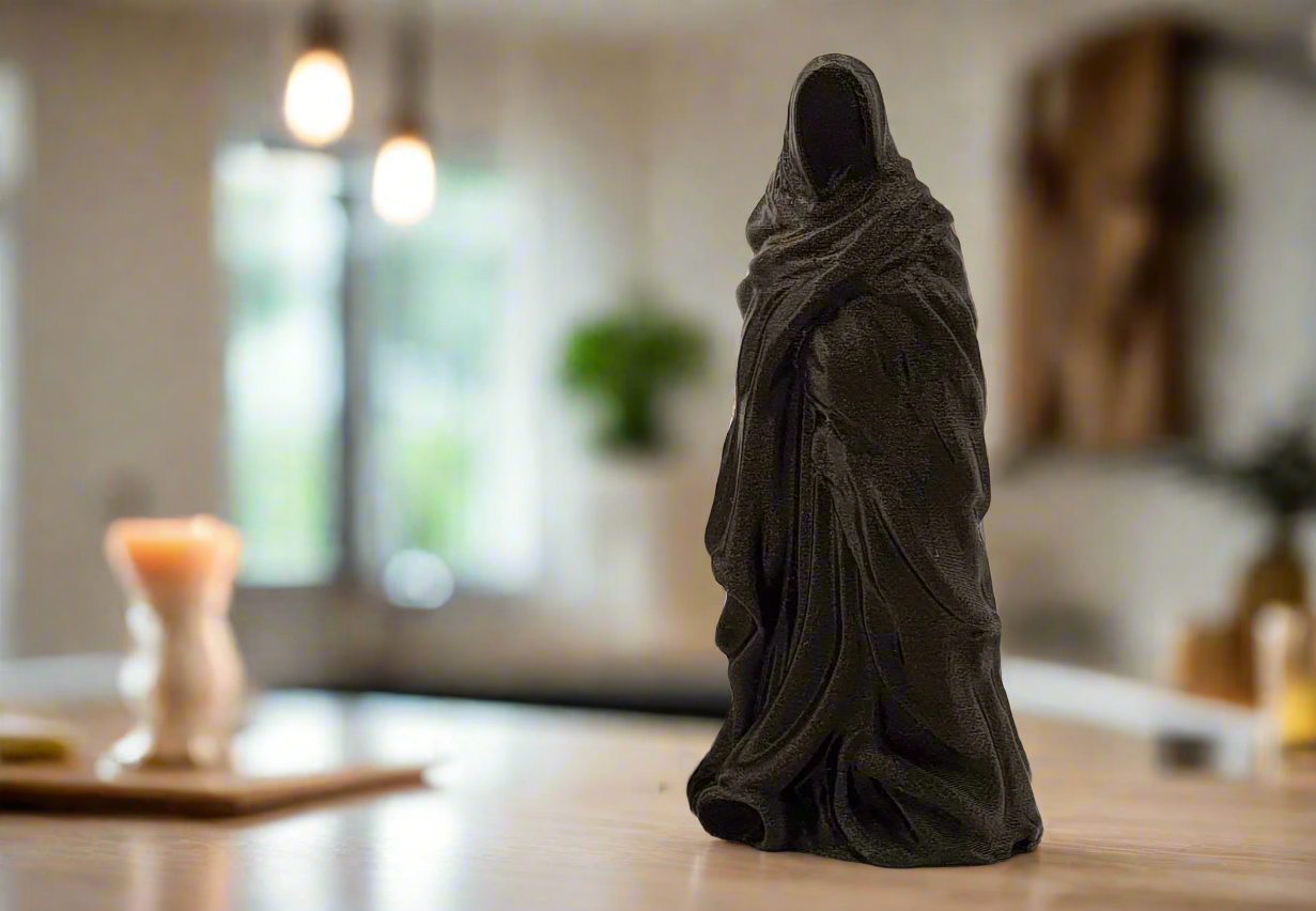 Midnight Figurine – Elegant Dark-Themed Home Decor