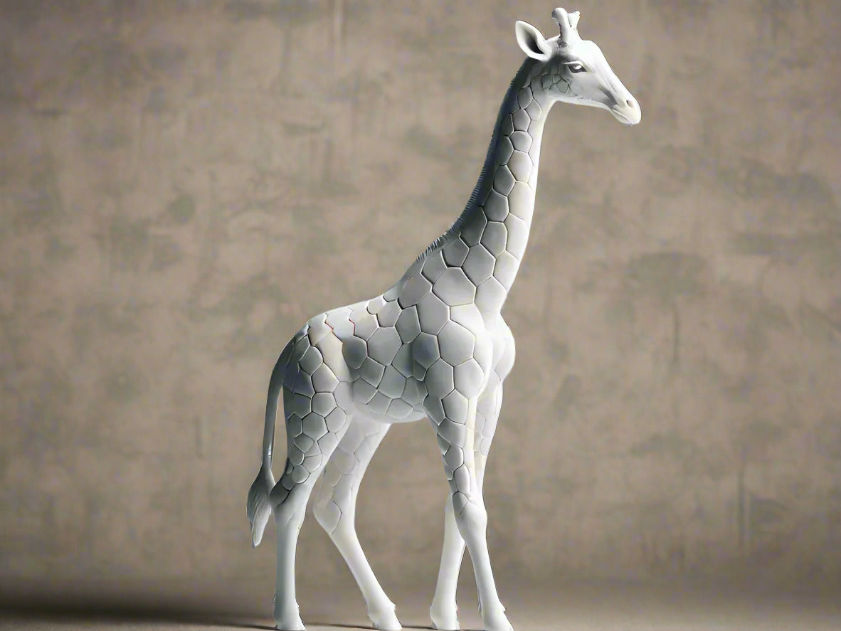 Elegant Giraffe Sculpture: Tall & Graceful