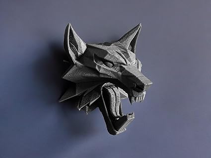 3D Printed Wolf Head Figurine - Low Poly Design - Celestial Crafts