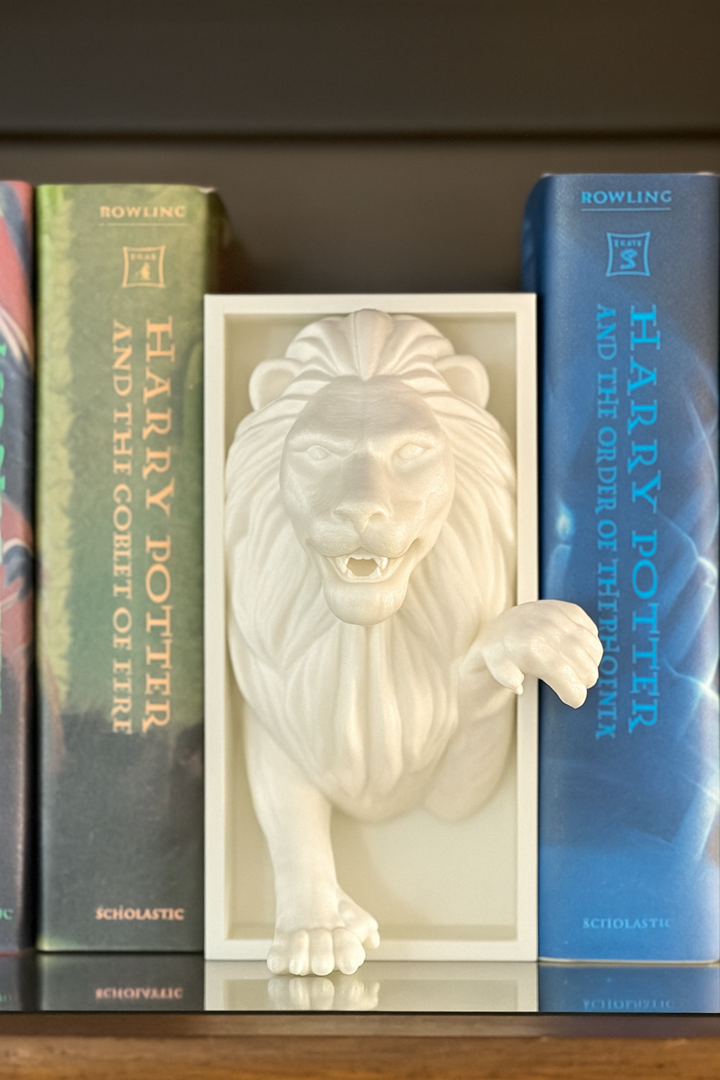 Regal Lion Bookend Statue in Glossy Crème White – Luxury 3D Printed Home Decor