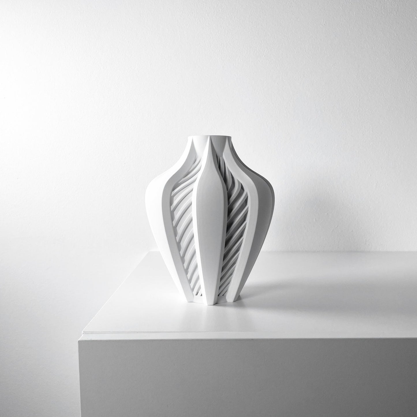 The Elvox Vase – Contemporary 3D-Printed Geometric Art Vase