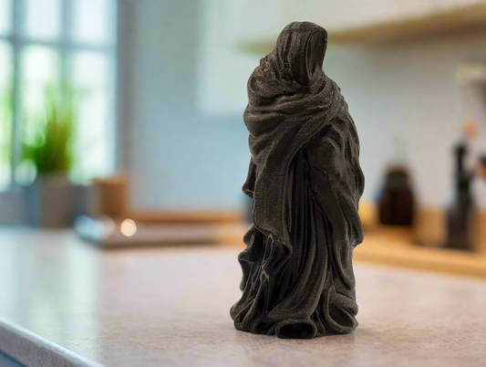 Midnight Figurine – Elegant Dark-Themed Home Decor
