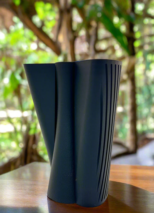 Deux Vase en Un - Two Vases in One