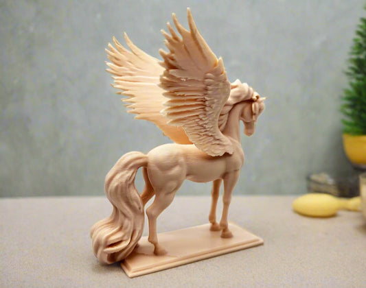 Majestic Pegasus Statue – Elegant 3D-Printed Winged Horse Decor