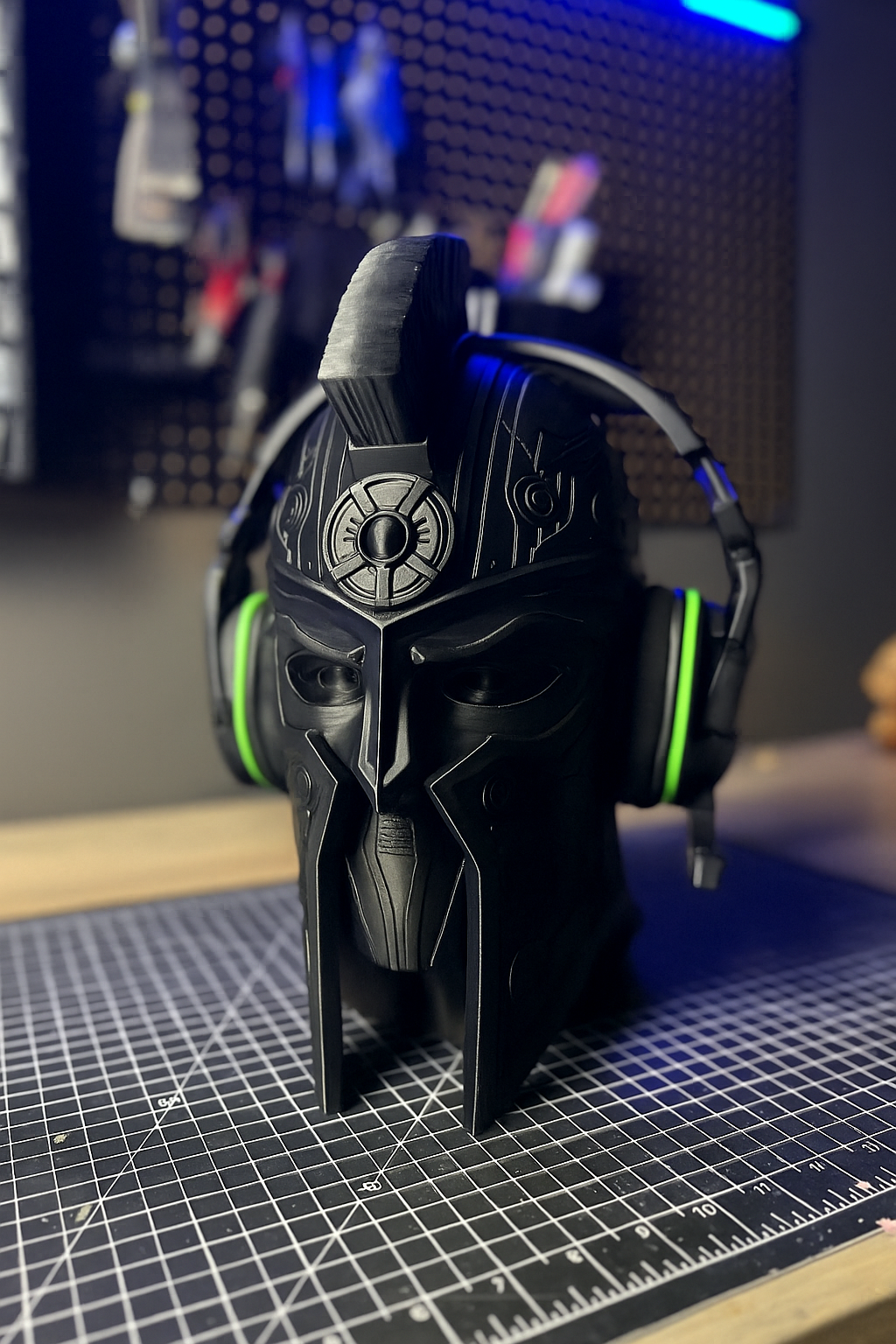 Spartan Helmet Headphone Stand for Gamers | Black Warrior Desk Organizer India