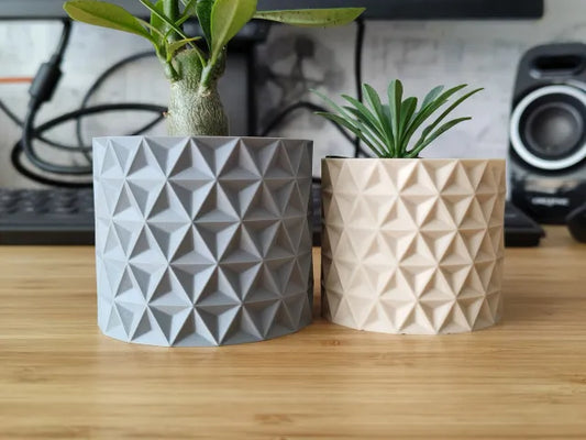 Traditional Triangle Plant Pot – Artistic 3D-Printed Planter