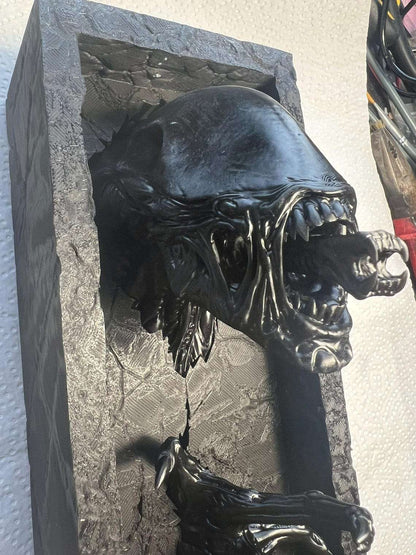Alien - Themed Bookend with Sci - Fi Creature Design – Unique 3D Decorative Bookshelf Accessory - Celestial Crafts